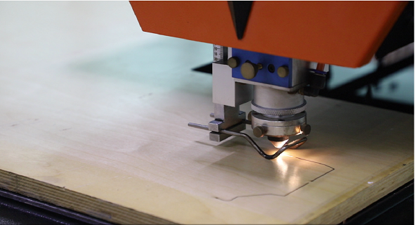 La madera contrachapada MDF muere la máquina de corte del tablero del troquel del laser del CO2 de la hoja de madera